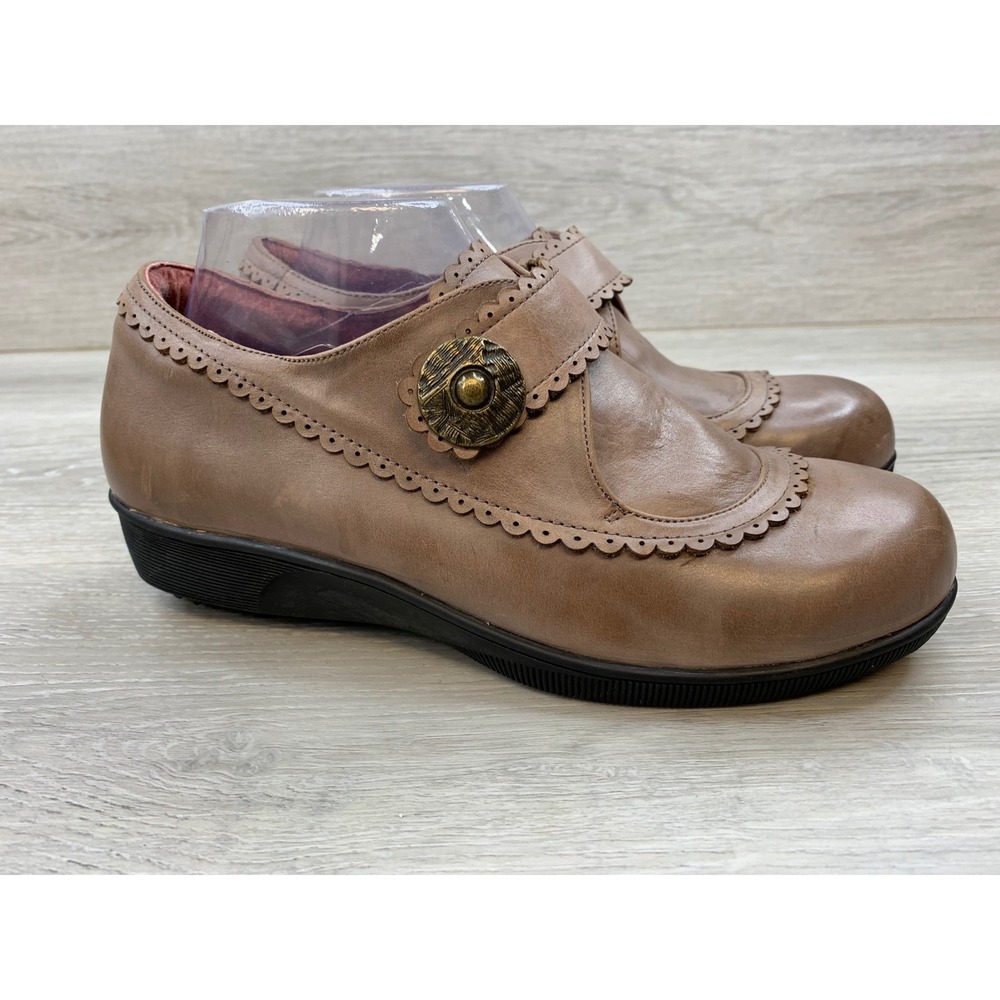 Gravity Defyer Women's Brown Leather Scalloped Mary Jane 9 Comfort Shoes